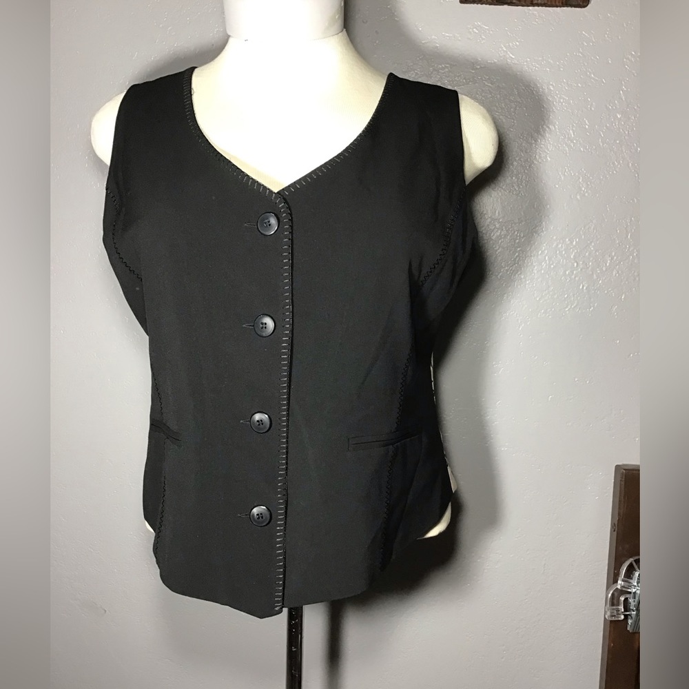 Chico”s Women’s Size 3 Top Vest Khaki Color In Back Beige/Black Front Black